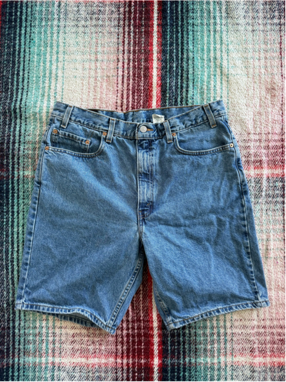 Vintage Levi's Medium Wash 505 Regular Fit Jean Shorts 36